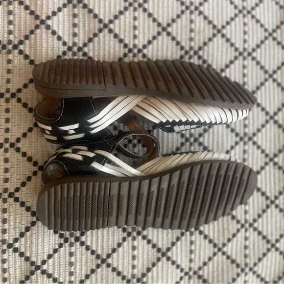 Like new huaraches sandals - Picture 4 of 4
